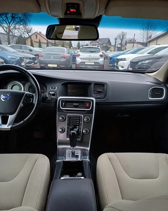 Volvo V60 cena 30999 przebieg: 215000, rok produkcji 2011 z Sieradz małe 121
